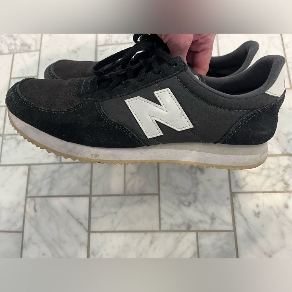 Womens New Balance Classic sneakers shoes black white size 8.5